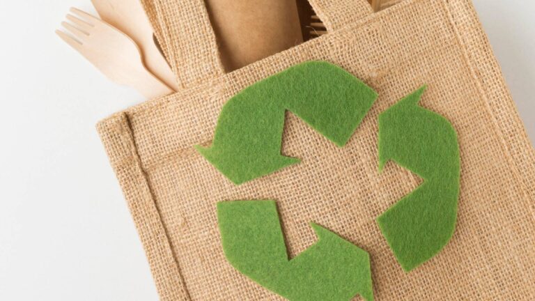 Jute eco bag with a recycling symbol