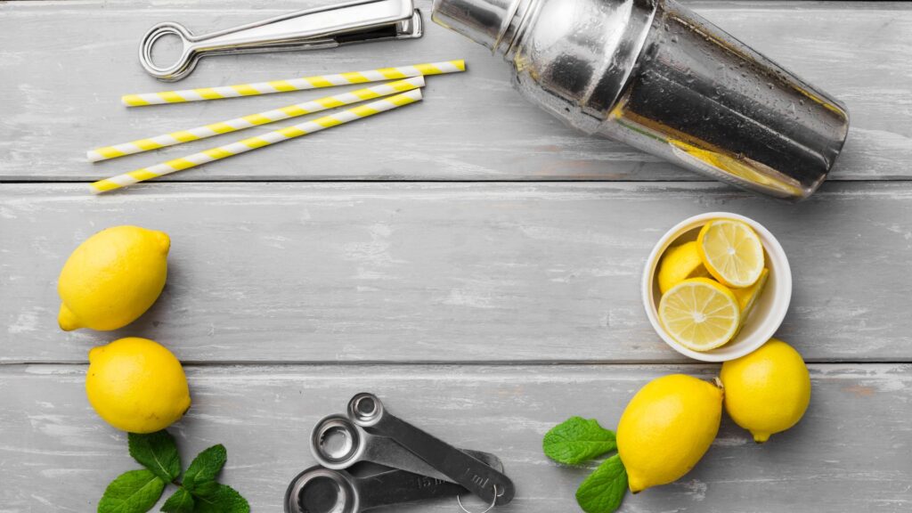 Bar & Drinkware (Glasses, Shakers, Openers)